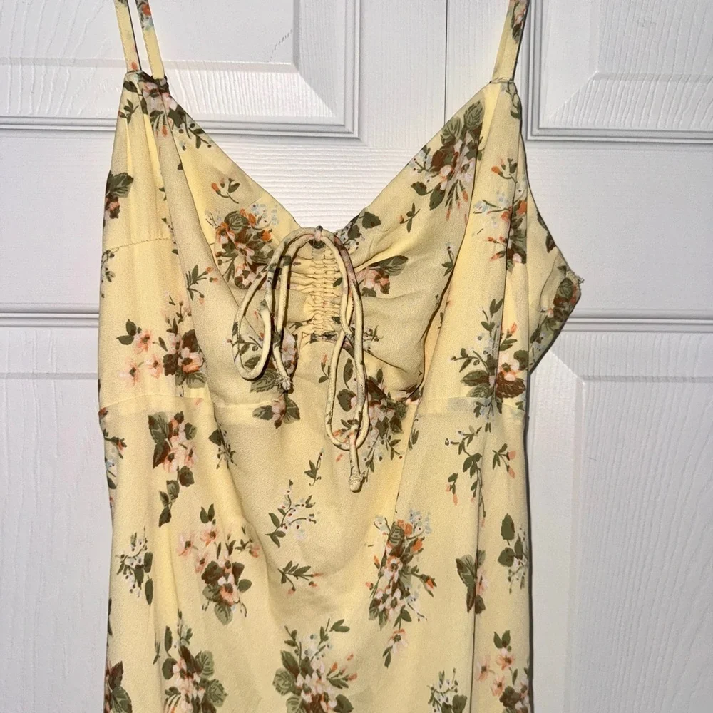 Yellow Floral Maxi Dress - Brand: Abercrombie & Fitch- size‎ Medium